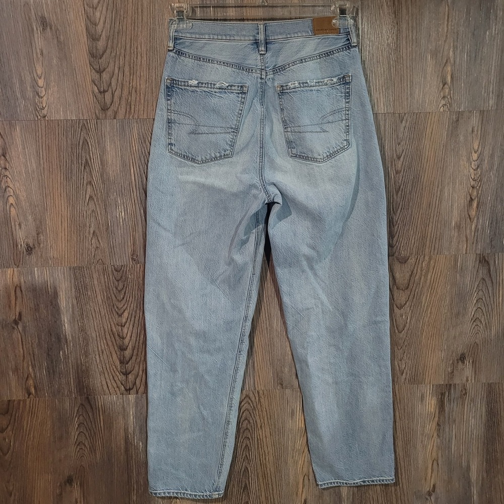 AE American Eagle High Rise Baggy Jeans Sz 6 x 28.5 Light Wash Light Distressing